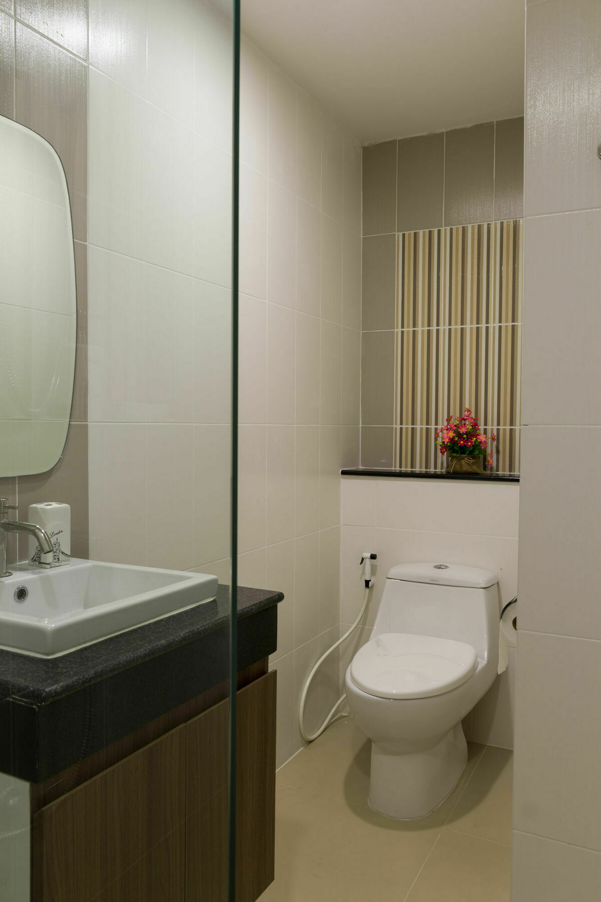 Modernbright Laemchabang Aparthotel Bang Lamung Exterior photo